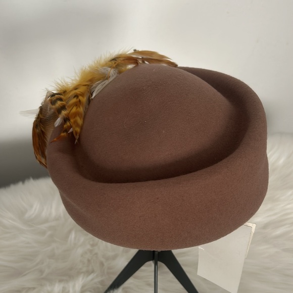 Feathered Wool Pillbox Hat 😀.      OS - Picture 2 of 4